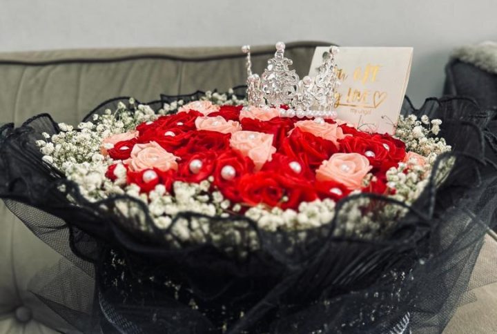 Dior Rose Bouquet with Crown